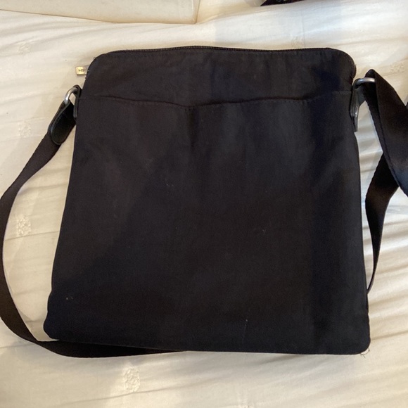 Baggallini crossbody nylon bag. - Picture 3 of 4